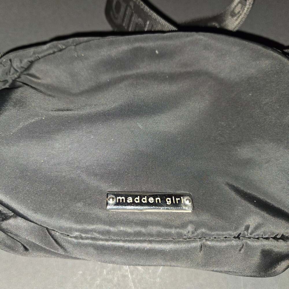 madden girl Solid Fanny Pack,